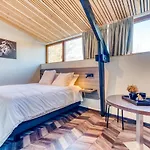 Les Du Vieux Chateau Hotel *