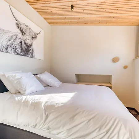 Les Du Vieux Chateau Hotel *