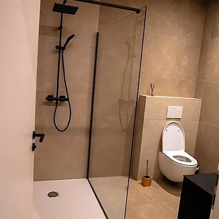 Les Du Vieux Chateau Hotel *